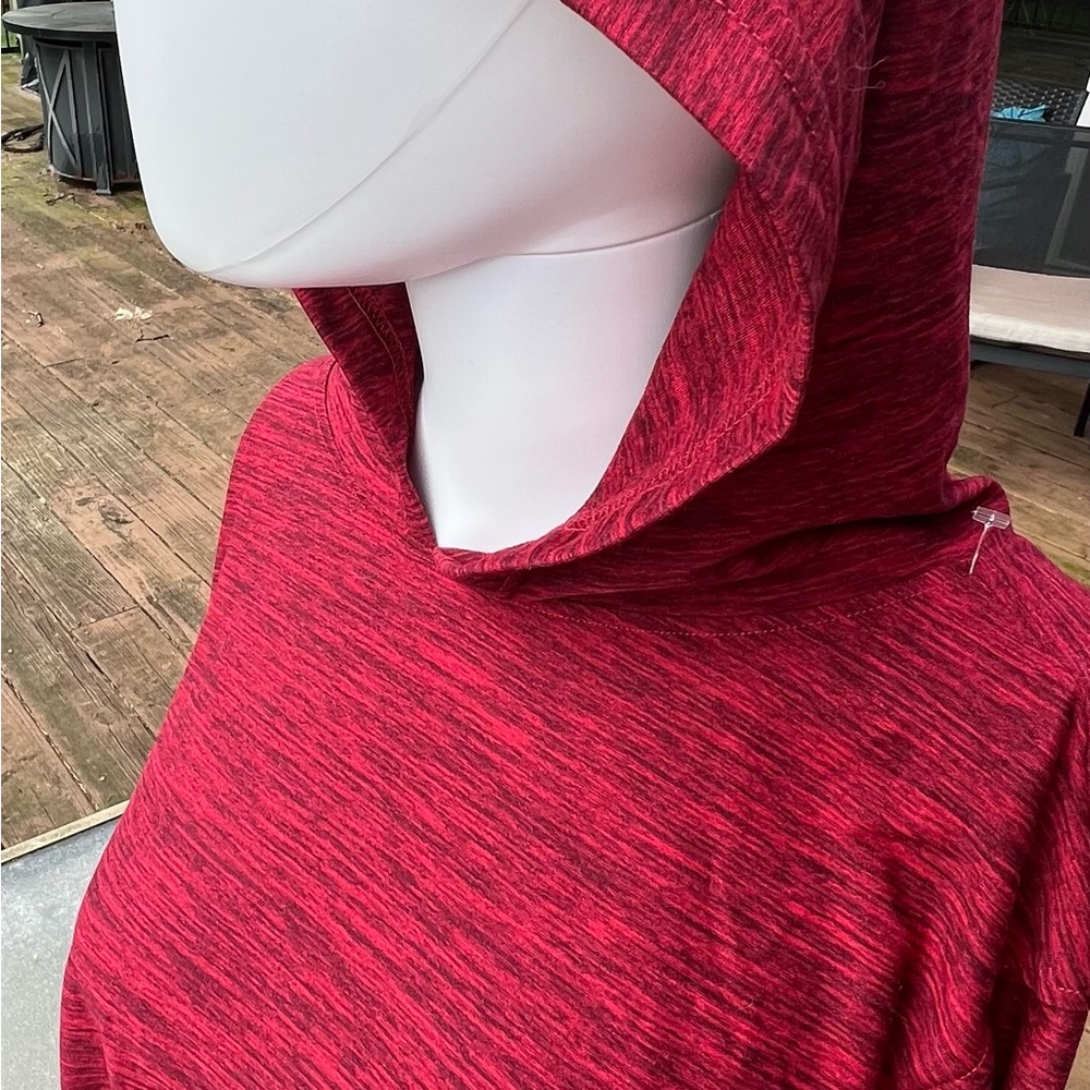 Red Xcelsius Men's Hoodie. Size L. NWT.